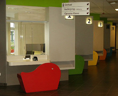 inkomhal, patiëntgebonden administratie, sociale dienst voor ZAS - Ziekenhuis aan de Stroom in Paola kinderziekenhuis, Antwerpen